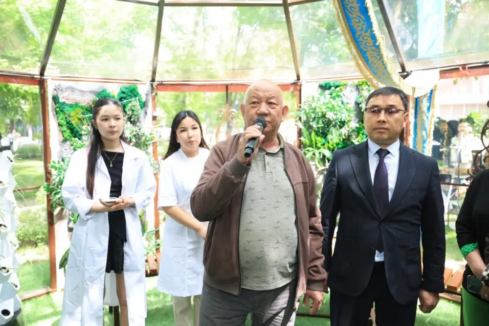 В ШЫМКЕНТЕ ЗАПУСТИЛИ АВТОНОМНУЮ ЭКОЛОГИЧЕСКУЮ ЛАБОРАТОРИЮ ДЛЯ ГОРОДСКОЙ СРЕДЫ (3)