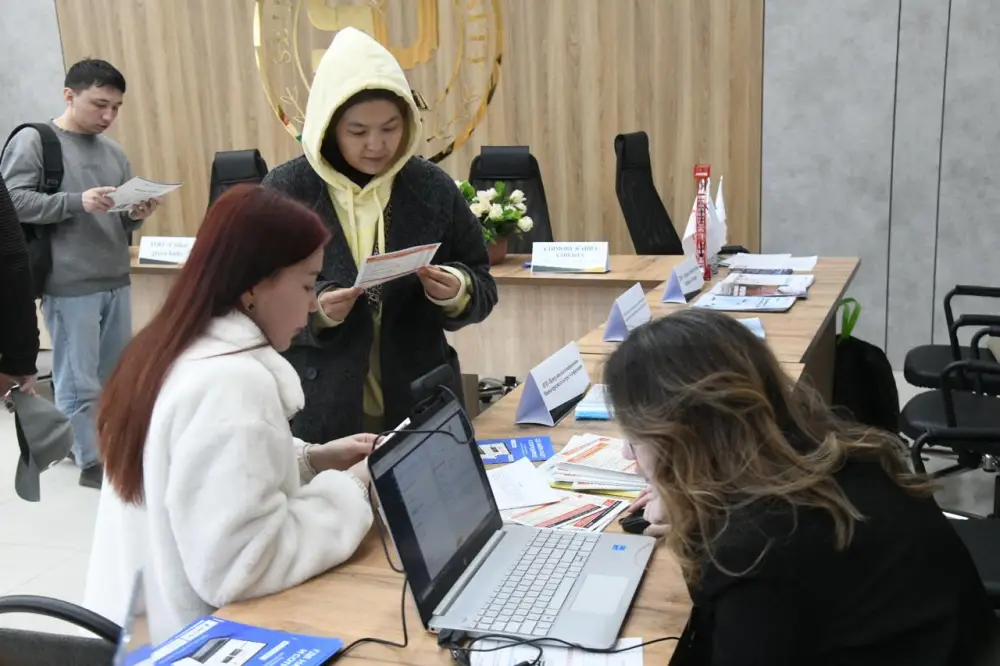 Сотни соискателей и работодателей собрала на своей площадке ярмарка вакансий в Астане (6)