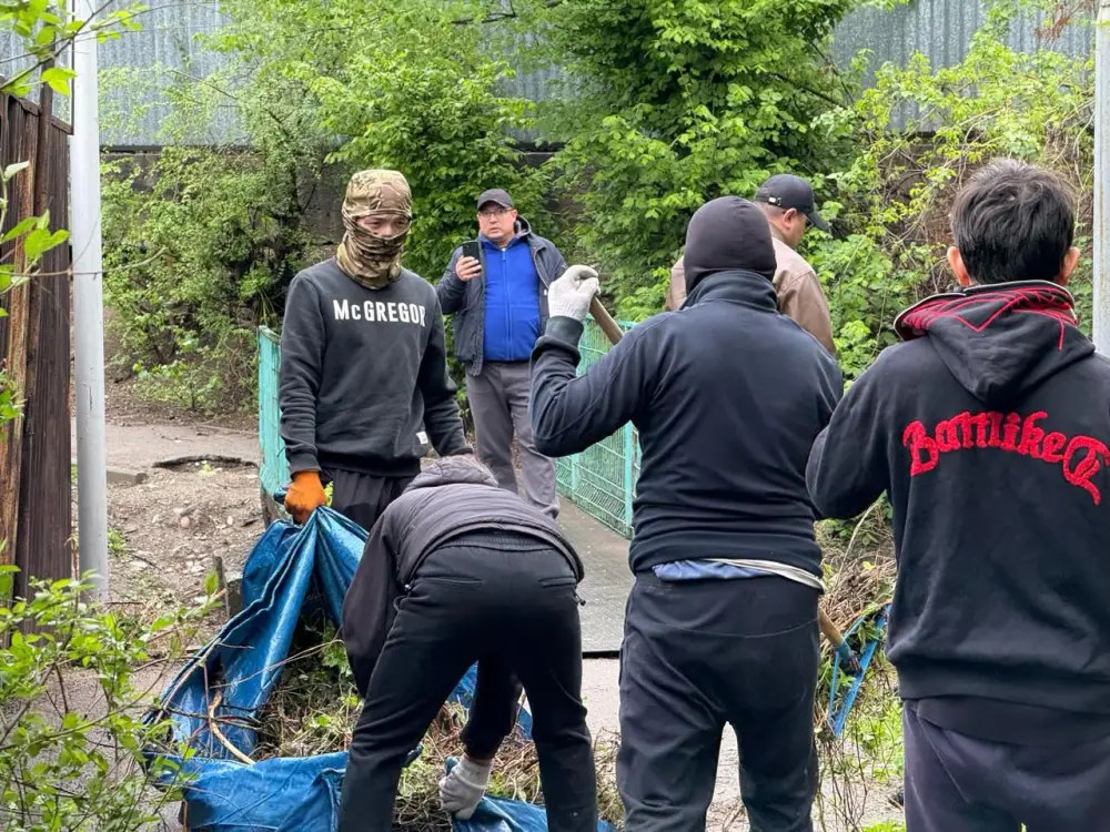 Набережная Большой Алматинки очищена на участке Толе би – Райымбека (3)