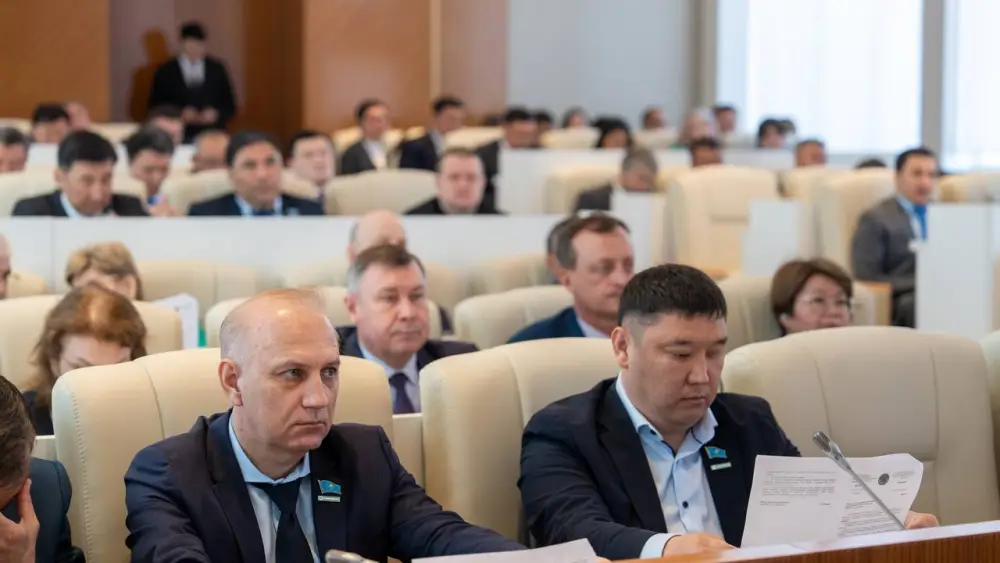 В ВКО на XXVIII сессии маслихата отметили положительную динамику развития региона (5)