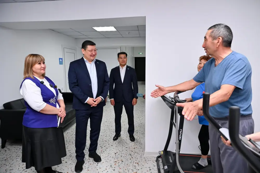 Аким области посетил социальный центр в Семее (3)