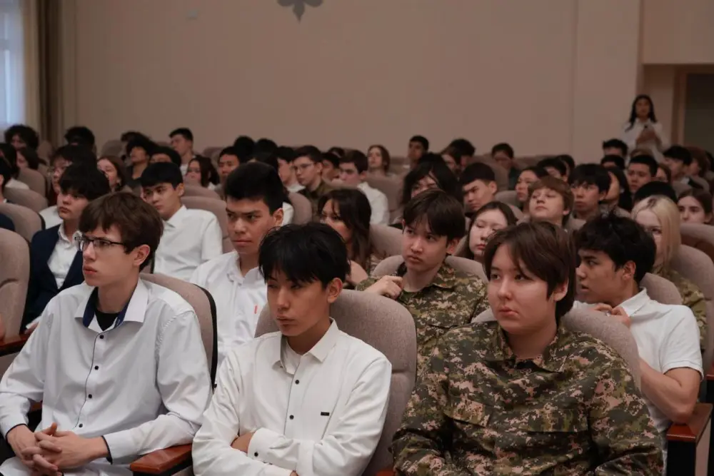 «У легких денег тяжелые последствия»: в Астане школьникам и студентам колледжей показали короткометражный фильм (6)