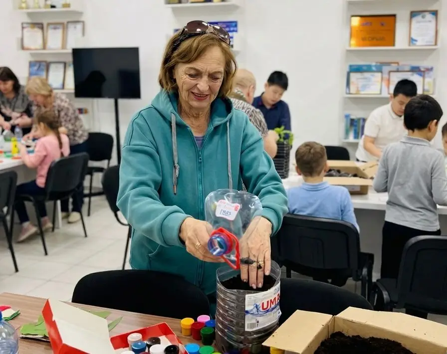 «Таза Қазақстан»: в Рудном прошёл экологический мастер-класс, подаривший вторую жизнь пластиковым отходам (2)