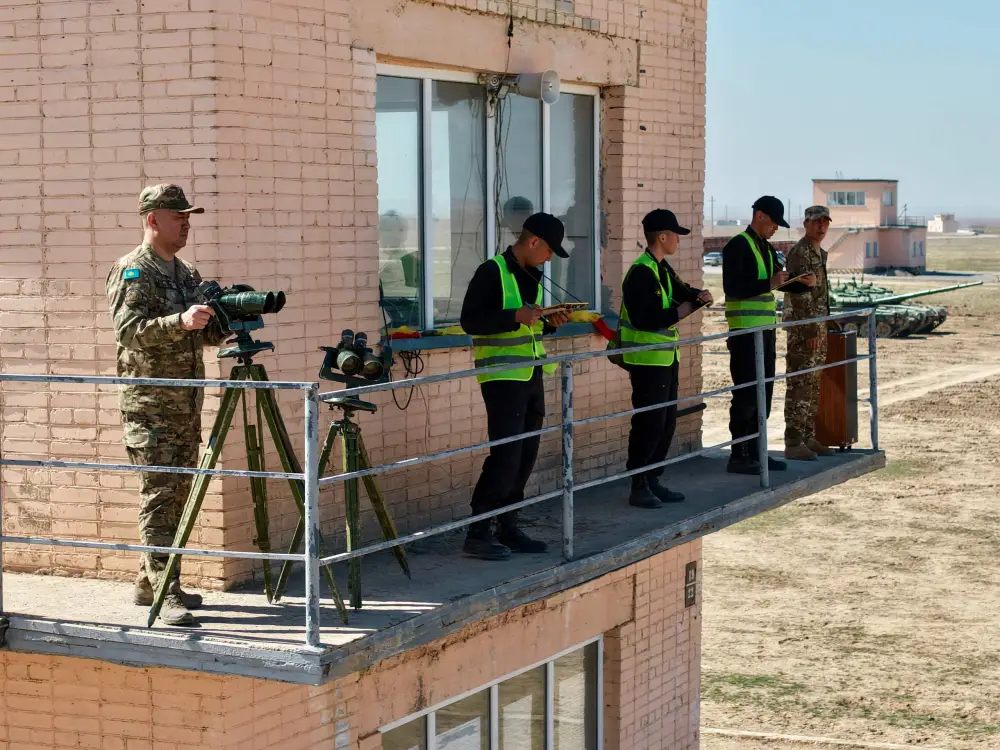 Главком Сухопутных войск продемонстрировал уверенное владение танковым вооружением (3)