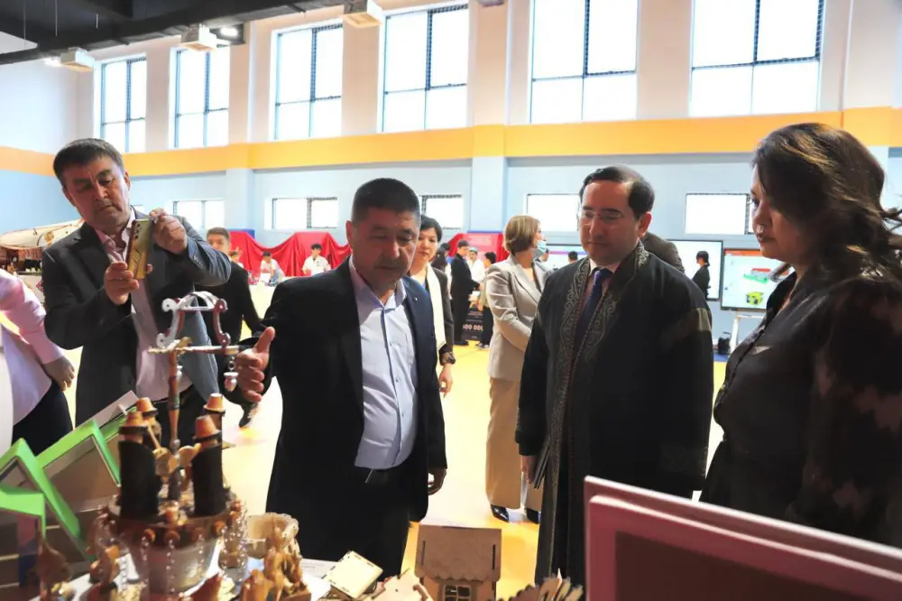 В Мангистау проходит III Республиканский форум методистов (5)