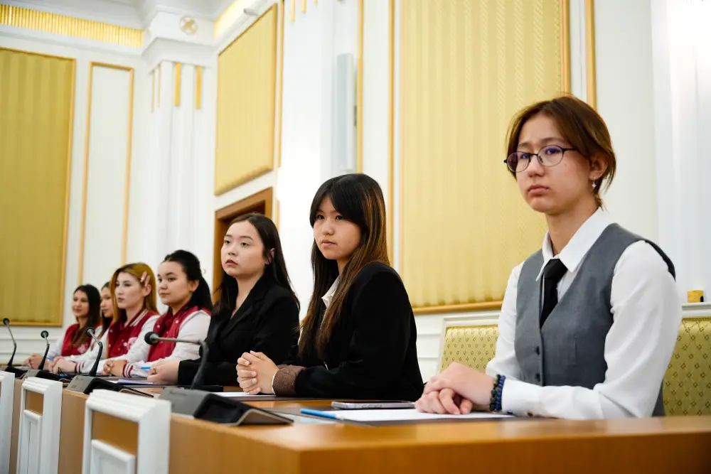 В Конституционном Суде состоялся открытый диалог с представителями «Ассамблея жастары» (6)