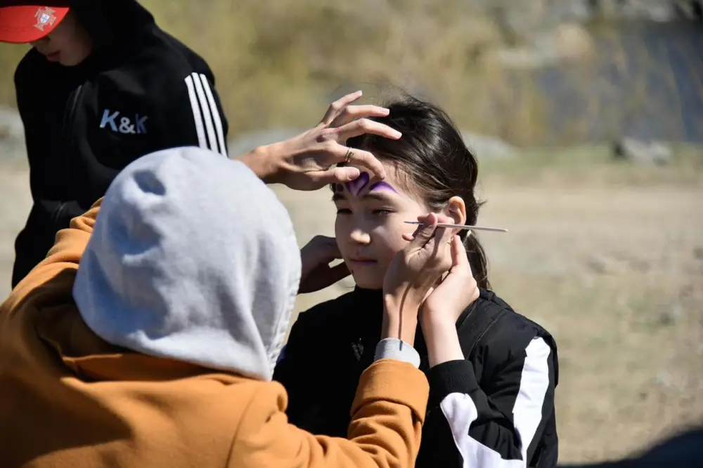 В живописной местности Волчьего водопада в Каргалинском районе Актюбинской области на высоком уровне прошёл туристический фестиваль «Sarqyrama Fest» (4)