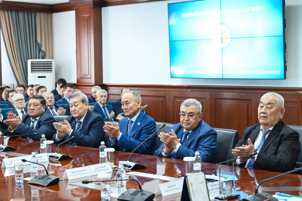 Глава региона поздравил ветеранов труда с юбилеями (7)