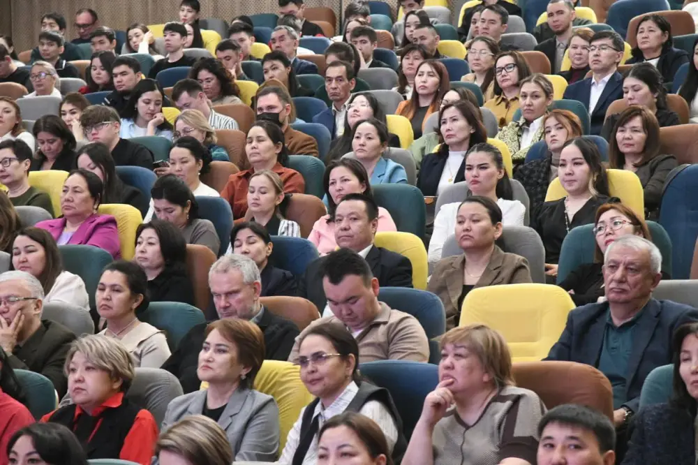 В Астане прошел форум по вопросам формирования конституционных ценностей в образовательных учреждениях (5)