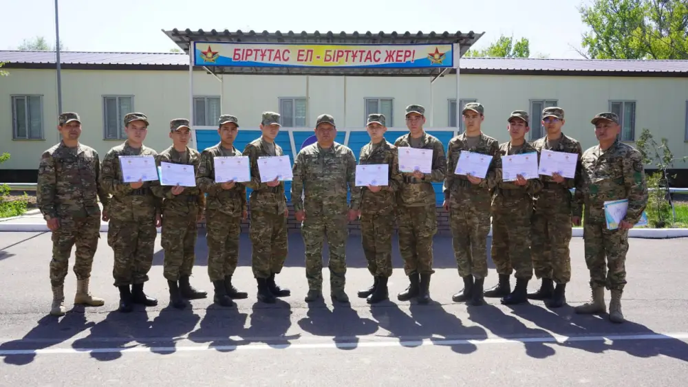 В Алматы состоялся первый выпуск специалистов-ремонтников Вооруженных сил (2)