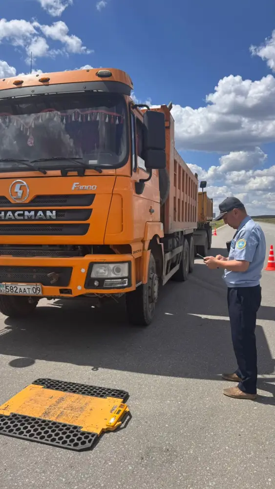 В Карагандинской области усиливают контроль за движением большегрузного транспорта (2)