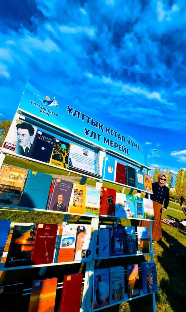В Актобе прошел книжный фестиваль под открытым небом (4)