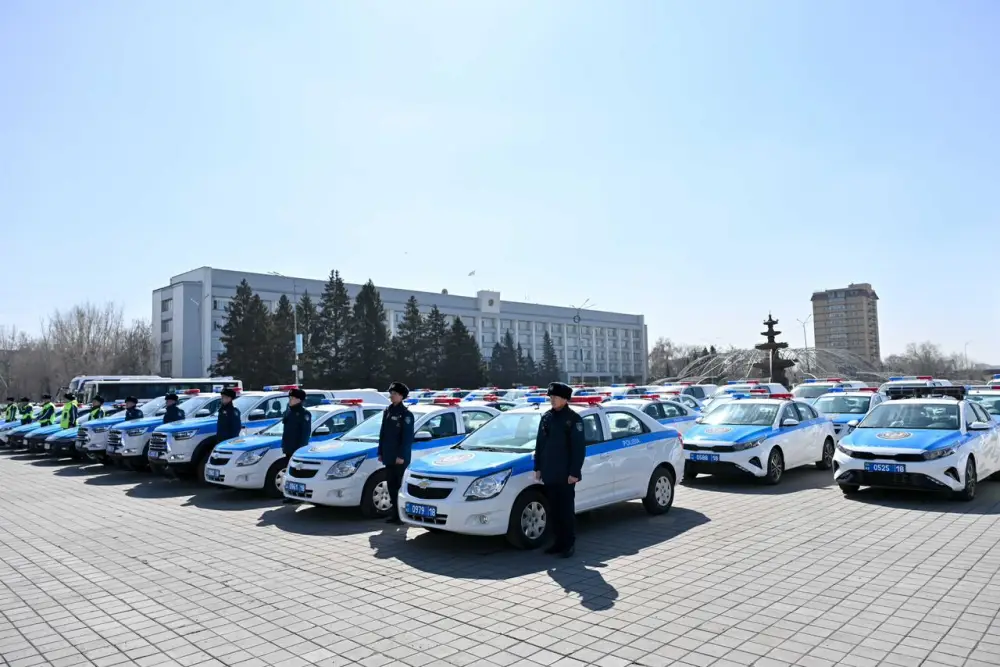 Полицейским области Абай передано 137 служебных автомобилей (8)