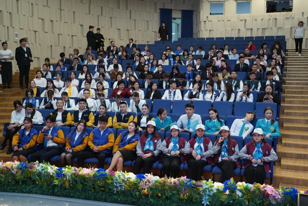 В Астане проходит Республиканский форум лидеров ученического самоуправления (5)