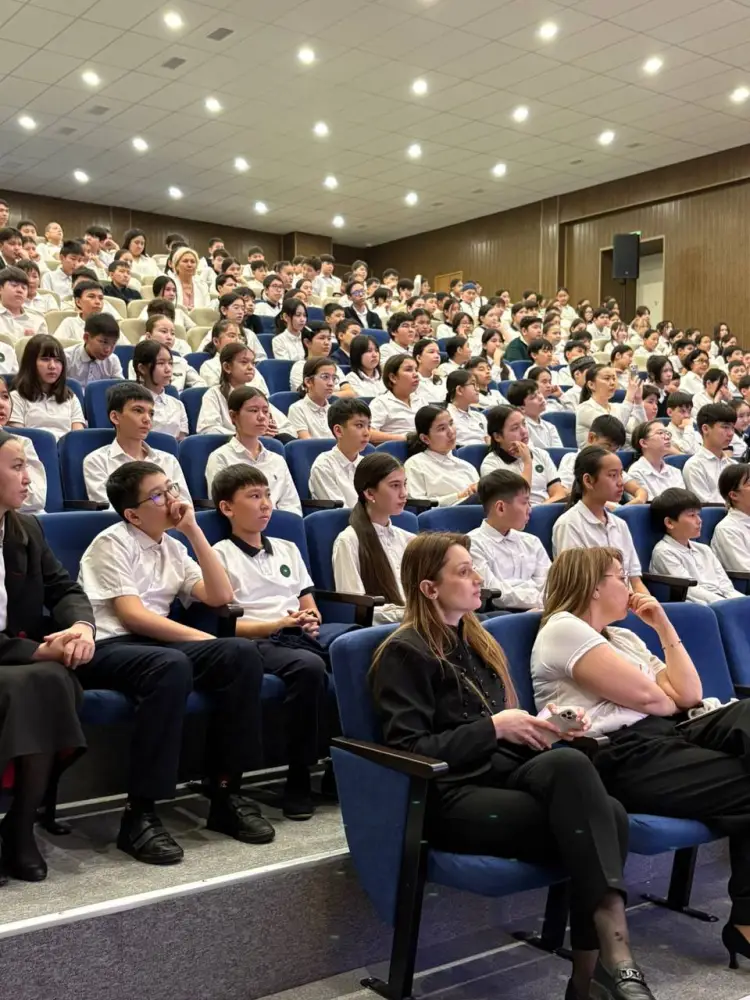 В КАЗАХСТАНСКИХ ШКОЛАХ ПРОШЕЛ ОБЩЕРЕСПУБЛИКАНСКИЙ ОТКРЫТЫЙ УРОК «МЕН ТАҢДАҒАН ЖОЛ» (2)