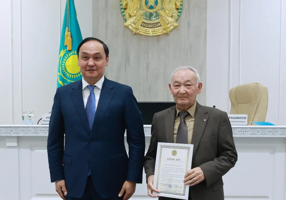 Ербол Карашукеев принял участие в очередной сессии областного маслихата (8)