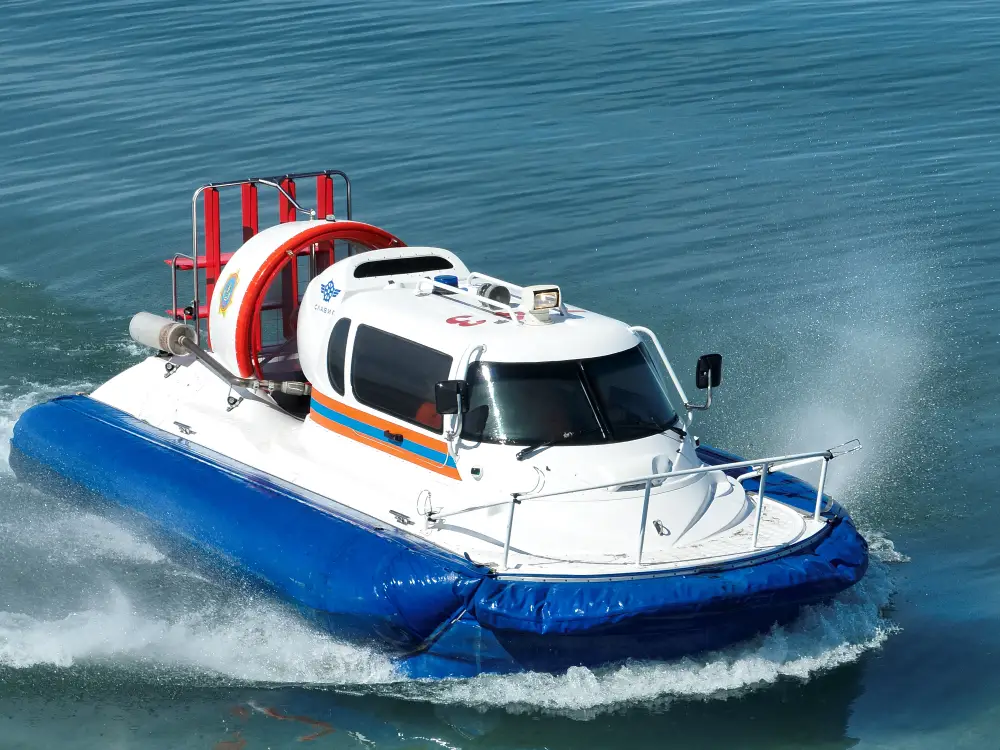 Спасатели МЧС патрулируют на озере Балхаше (2)