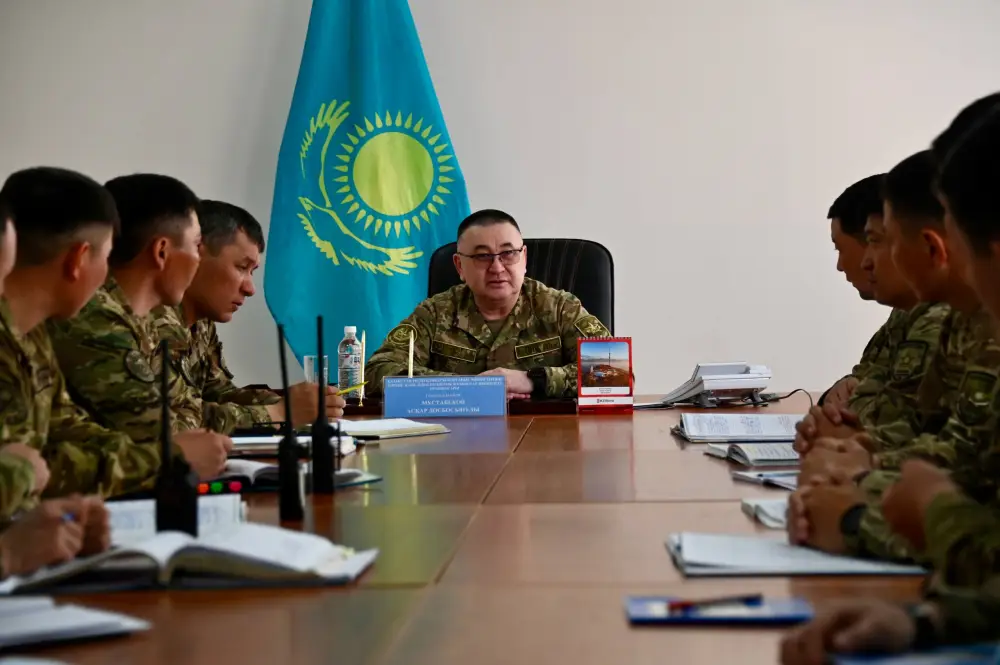 Акцент на дисциплину и устойчивость: заместитель министра обороны определил приоритеты воспитательной работы в Гвардейском гарнизоне (6)