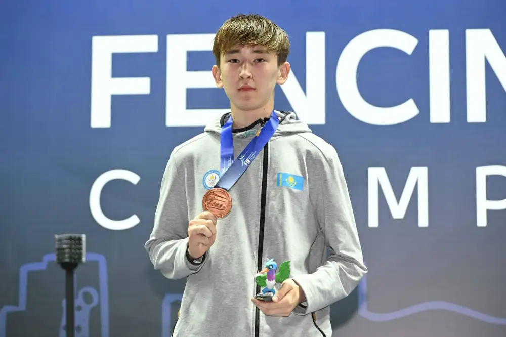 Казахстанец завоевал историческую медаль на чемпионате мира по фехтованию (3)
