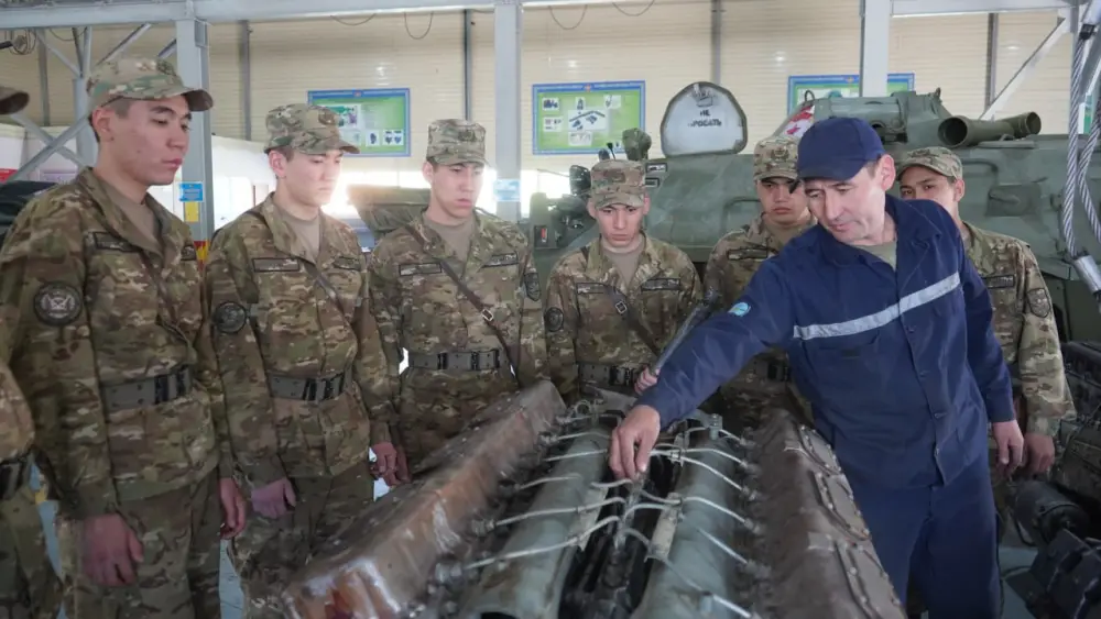 В Алматы состоялся первый выпуск специалистов-ремонтников Вооруженных сил (5)