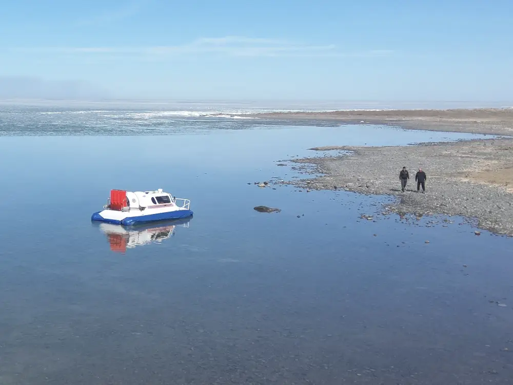 Спасатели МЧС патрулируют на озере Балхаше (7)