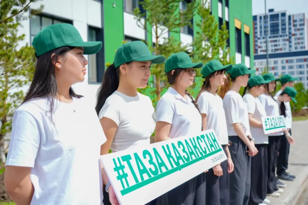 «Таза Казахстан»: выпускники столичных школ приняли участие в акции по посадке деревьев (5)