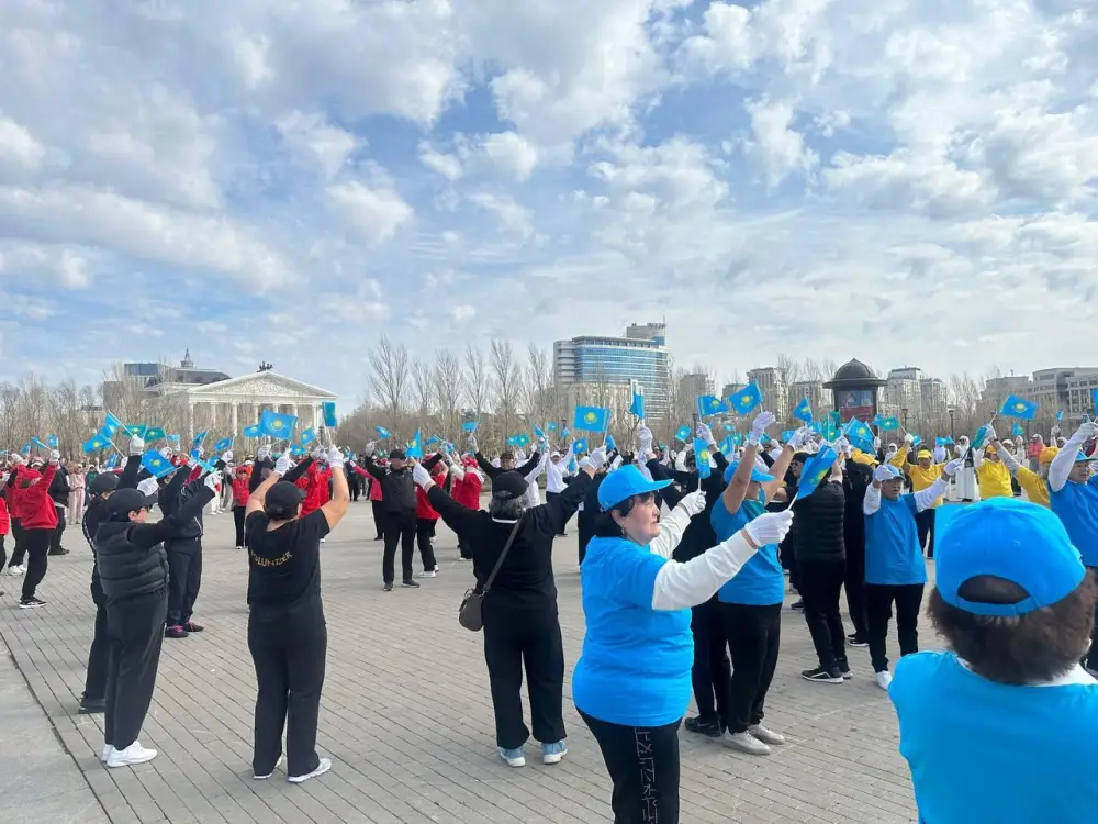 «Денсаулық – зор байлық»: в Астане пенсионеры провели оздоровительный флешмоб (8)