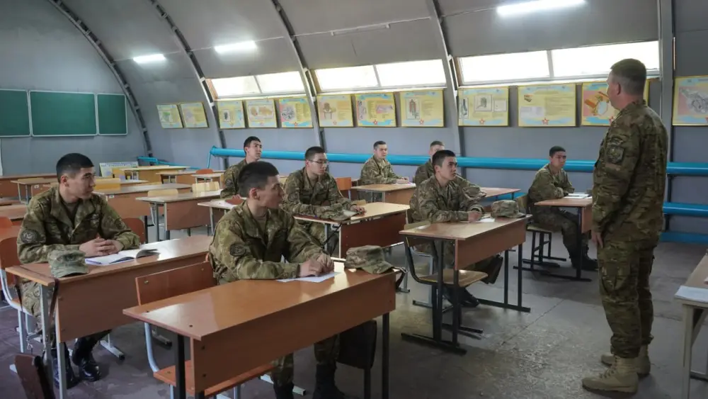 В Алматы состоялся первый выпуск специалистов-ремонтников Вооруженных сил (3)
