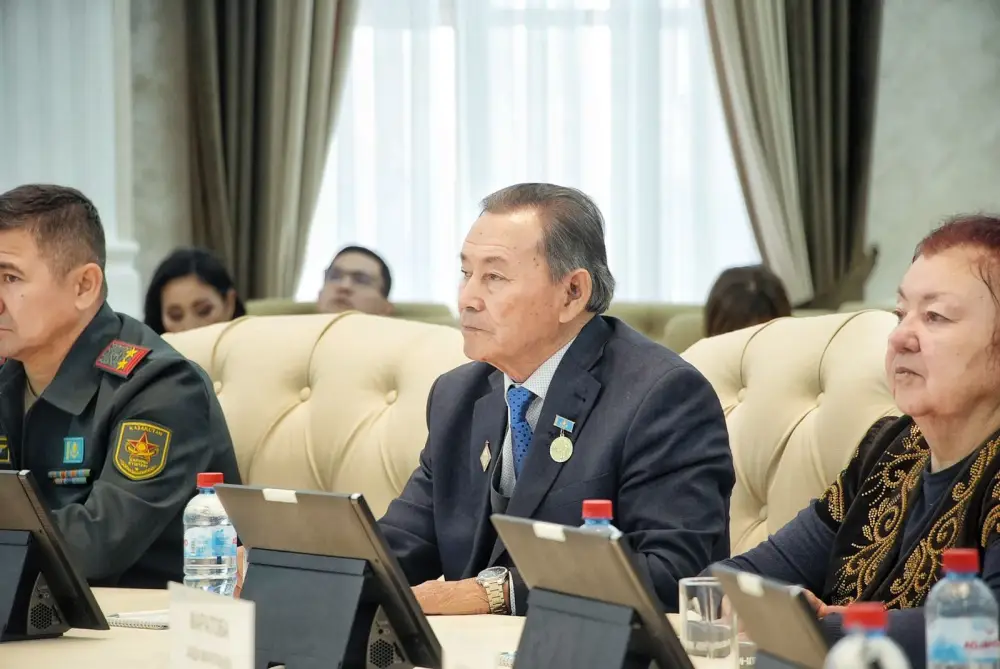 В городе Уральск состоялась республиканская конференция, приуроченная к 125-летию генерала Шакира Жексенбаева (2)