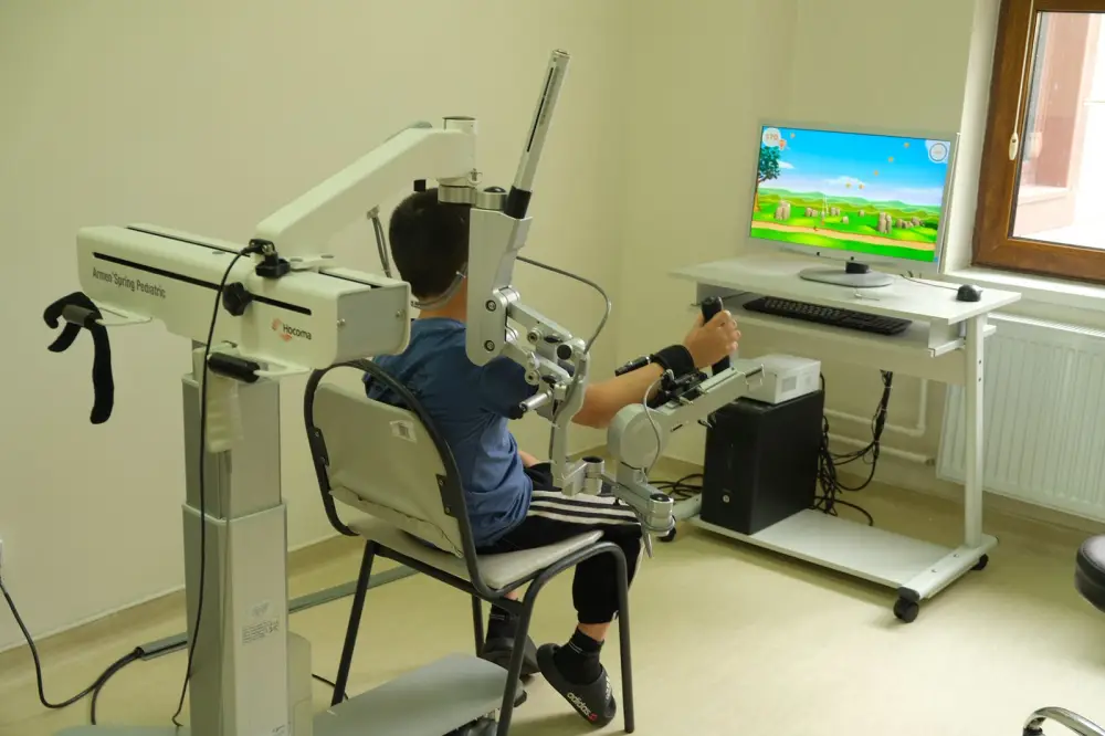 Астана укрепляет позиции как центр высокотехнологичной медицины в Центральной Азии: зарубежные врачи знакомятся с клиниками столицы (7)