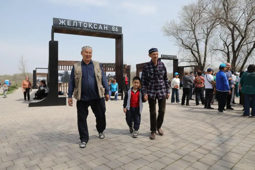 Чистота города – общая ответственность: представители сферы культуры Алматы активно приняли участие в субботнике (6)