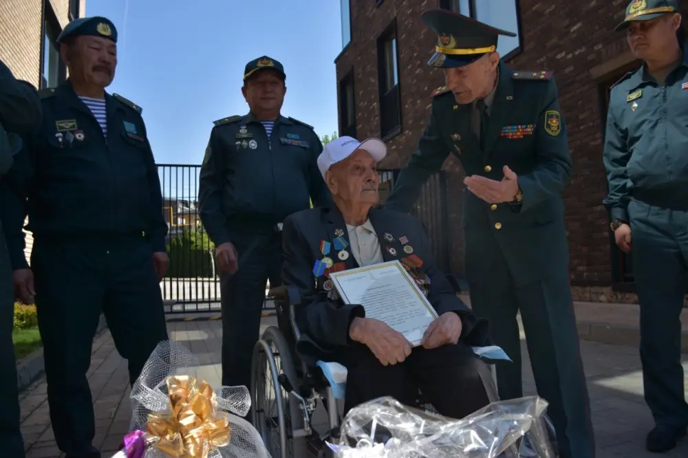 В Алматы поздравили ветерана Великой Отечественной войны со 101-летием (2)