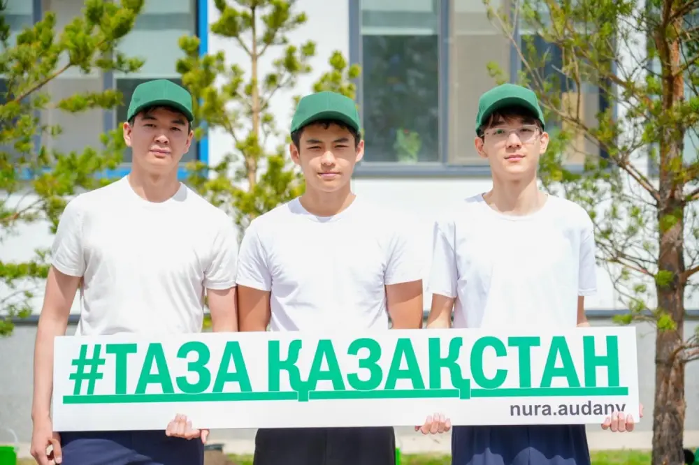 «Таза Казахстан»: выпускники столичных школ приняли участие в акции по посадке деревьев (4)