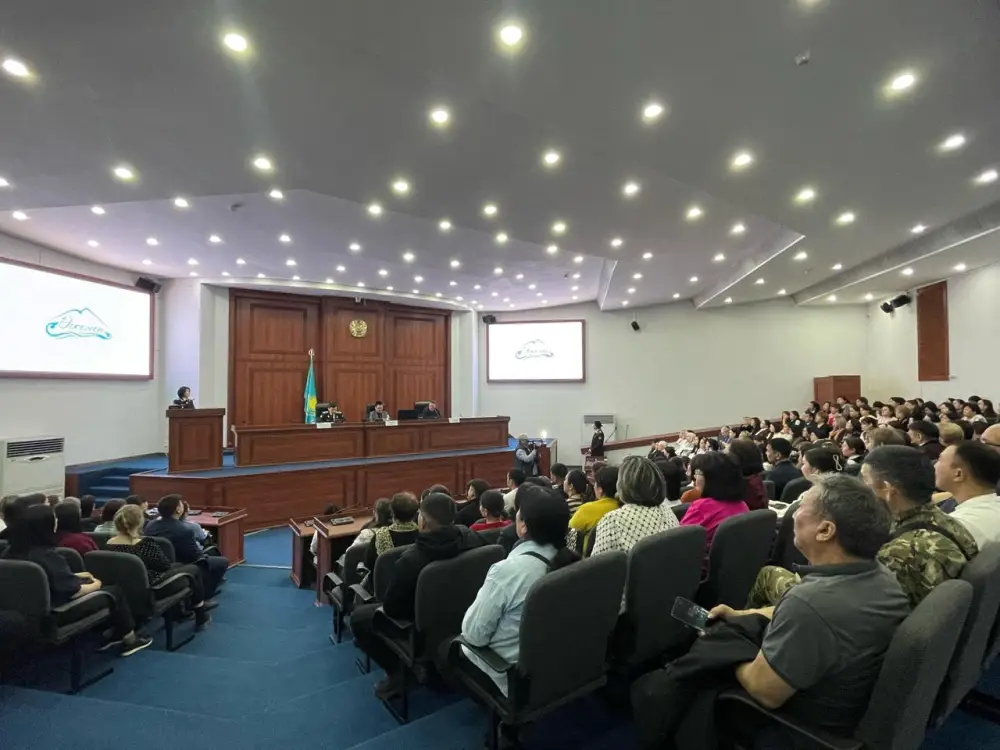 Учителям Усть-Каменогорска рассказали, как не стать жертвами финансовых пирамид (3)