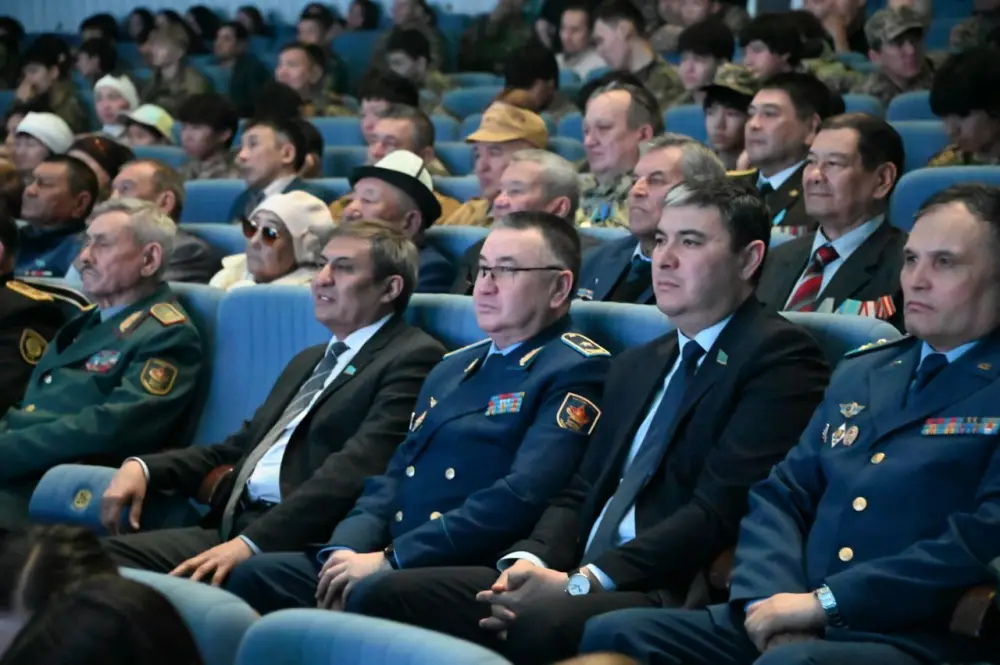 Весенний призыв в Астане: 1500 человек приняли участие в церемонии проводов (6)