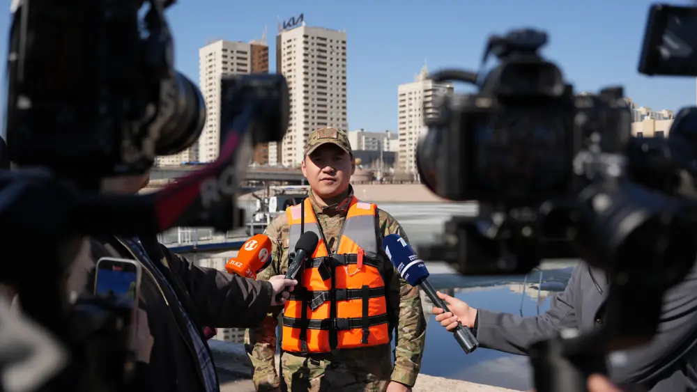 МЧС провел выездной брифинг на реке Есиль (6)