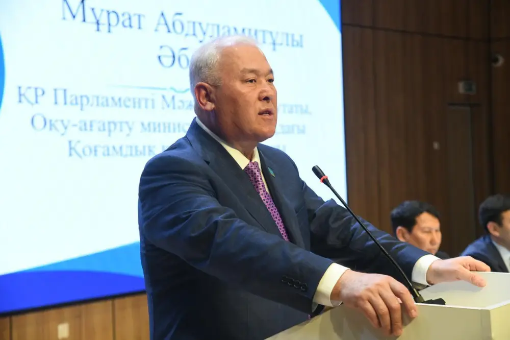 В Астане прошел форум по вопросам формирования конституционных ценностей в образовательных учреждениях (7)