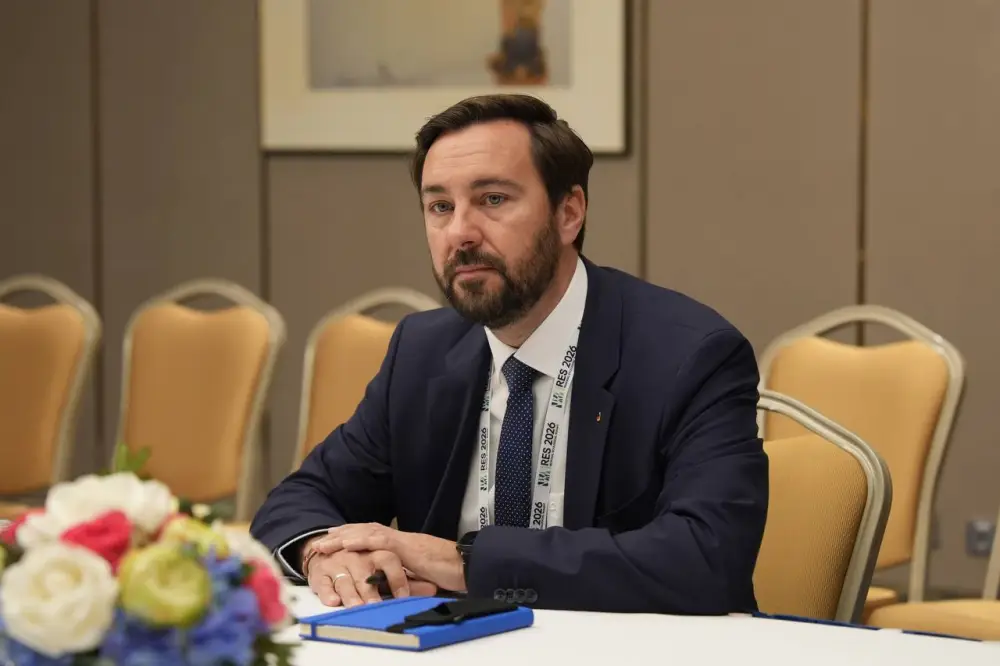 В рамках Регионального экологического саммита Министр водных ресурсов и ирригации Нуржан Нуржигитов провел встречу с Управляющим директором Германского водного партнерства (GWP) Борисом Грайфенедером. (3)