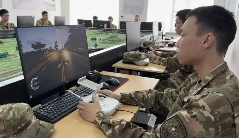 Карагандинских студентов учат управлять беспилотниками (2)