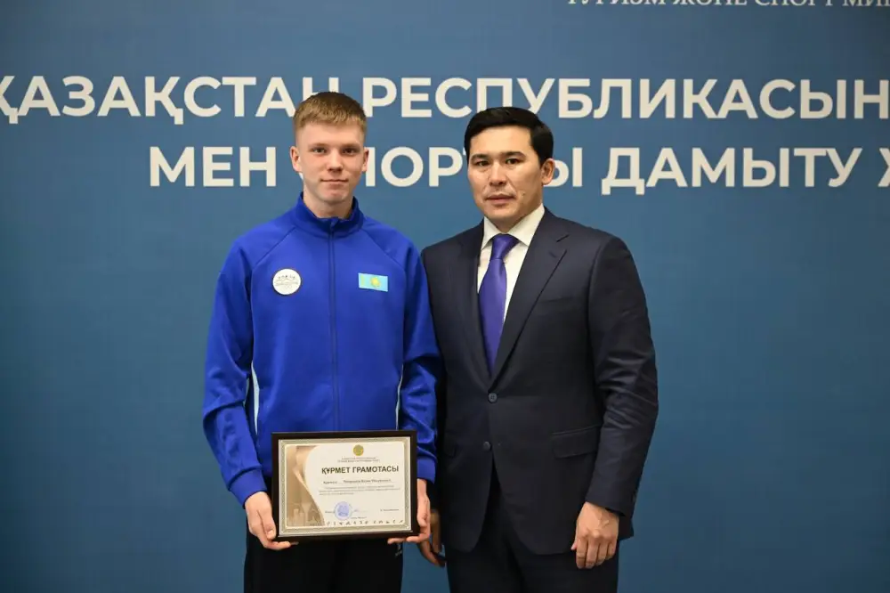 В Казахстане наградили спортсменов, вошедших в ТОП-10 на зимних Олимпийских и Паралимпийских играх (8)