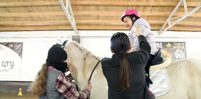 Спорт без границ: в Караганде особенные спортсмены соревновались в верховой езде (5)