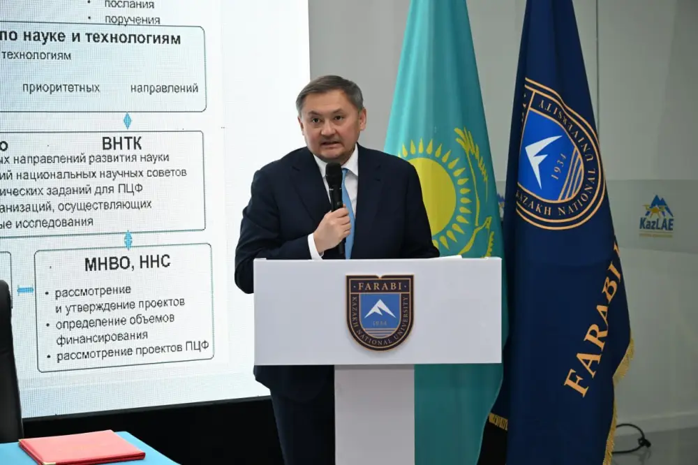 В КазНУ открылся инженерный центр нового поколения KazLAE (3)