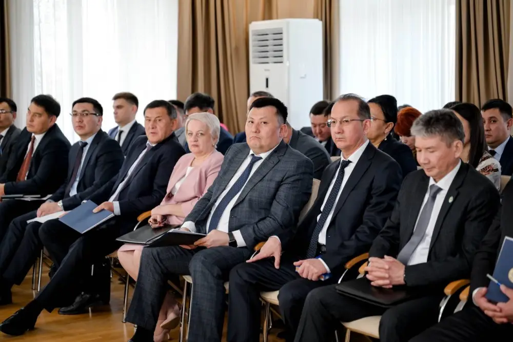 На заседании акимата рассмотрели ключевые вопросы социально-экономического развития региона за первый квартал 2026 года и состояние дорожной отрасли (5)