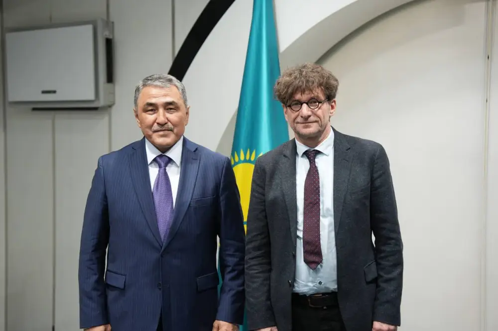 Образовательные программы по водосбережению и проект по борьбе с засолением почв обсудил министр водных ресурсов и ирригации с участниками Регионального экологического саммита (7)