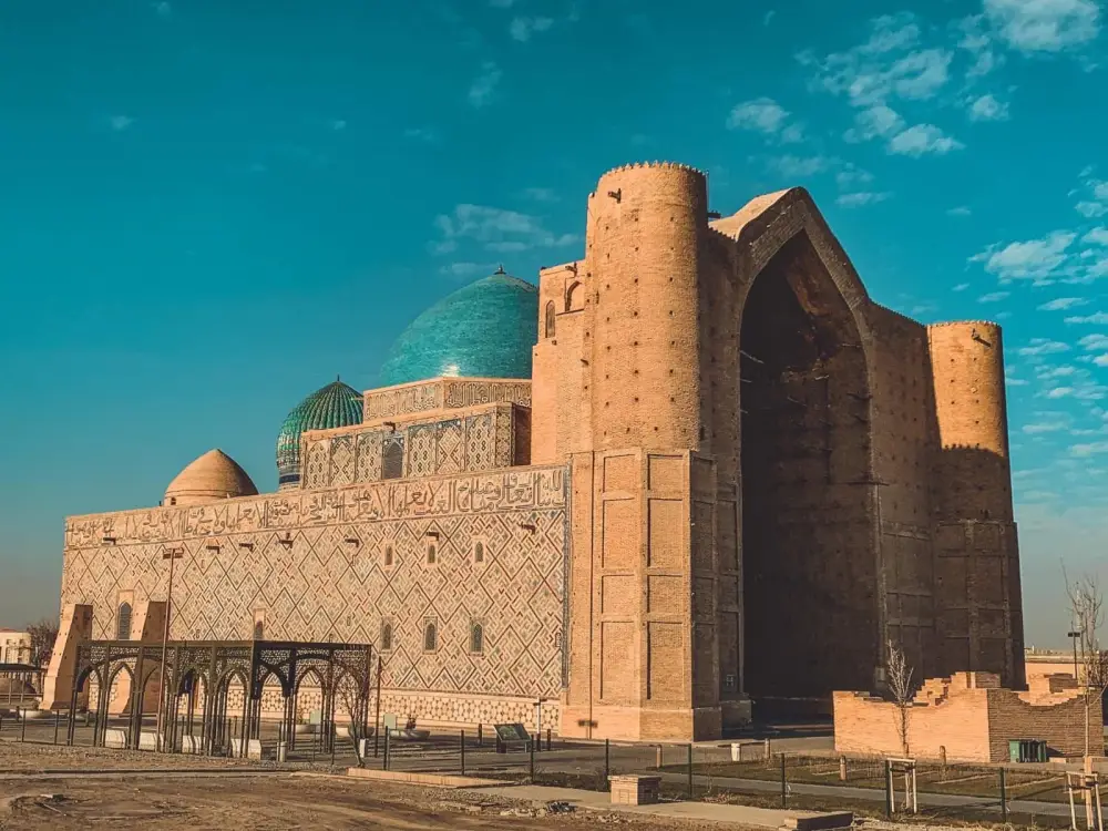 В ТУРКЕСТАНЕ ПРОШЕЛ МЕЖДУНАРОДНЫЙ НАУЧНО-ПРАКТИЧЕСКИЙ СЕМИНАР, ПОСВЯЩЕННЫЙ ИСТОРИИ РЕСТАВРАЦИИ МАВЗОЛЕЯ (2)