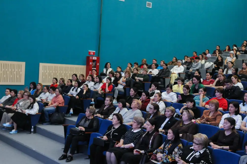 «Безопасная среда — уверенный ребенок»: в Астане прошло специальное собрание для родителей воспитанников детсадов (2)