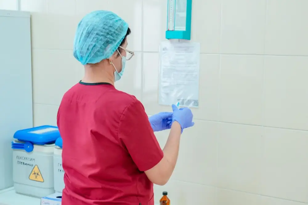 Неделя иммунизации: в Астане девочек прививают против вируса папилломы человека (4)