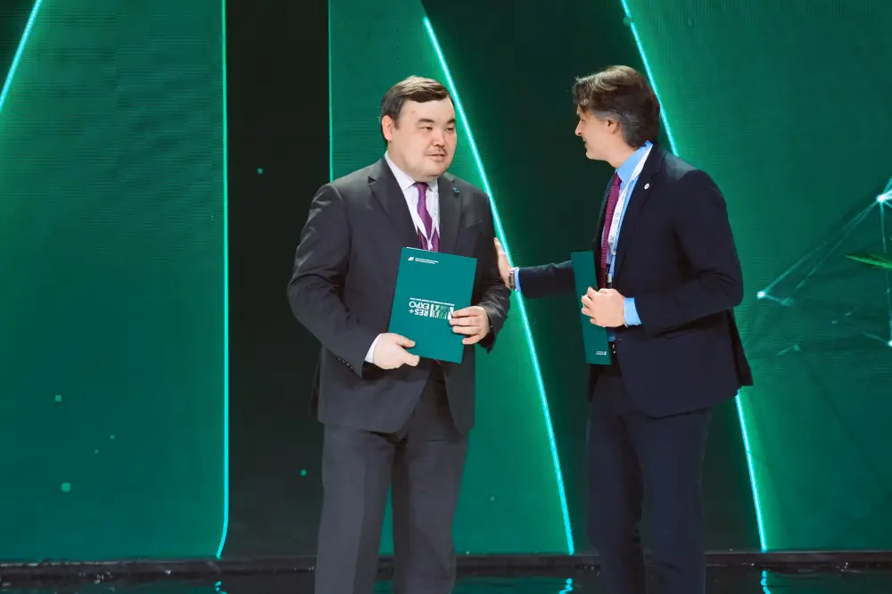 Казахстан усиливает экологическую повестку в дорожной отрасли: в Астане подписан меморандум о применении буровых отходов в строительстве дорог (6)