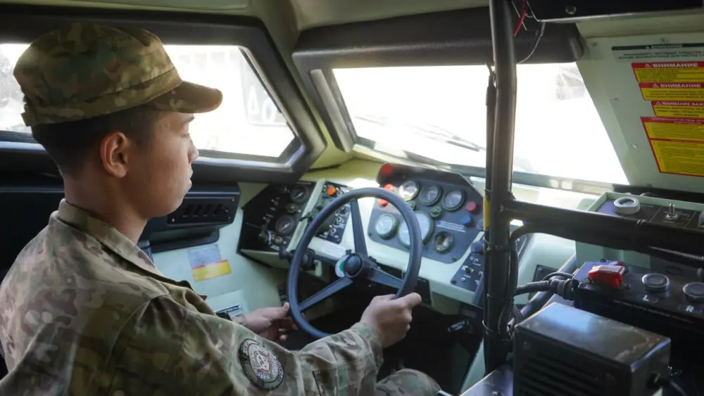 В Алматы состоялся первый выпуск специалистов-ремонтников Вооруженных сил (6)