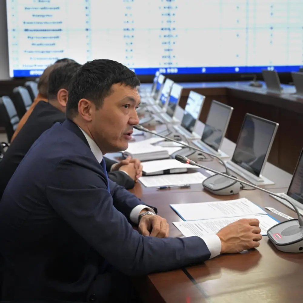 В Павлодарской области обсудили реализацию проектов по ремонту и строительству дорог в 2026 году (6)